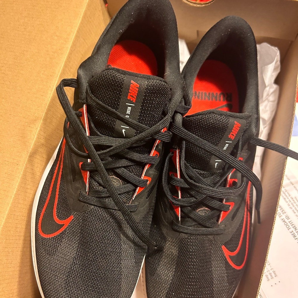 Nike men’s 81/2 new sneakers $25.00